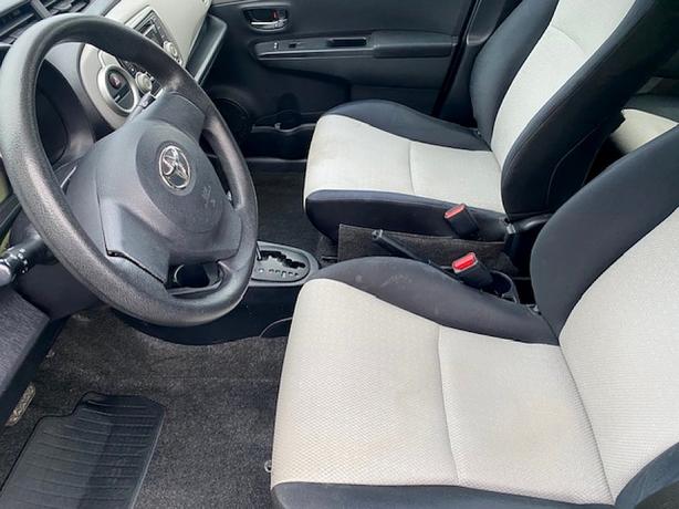 2012 Toyota Yaris LE image 6