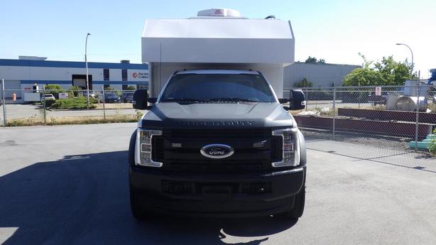 2017 Ford F-550 Service Truck Dually 13 seater Crummy Ex Government 4WD image 3