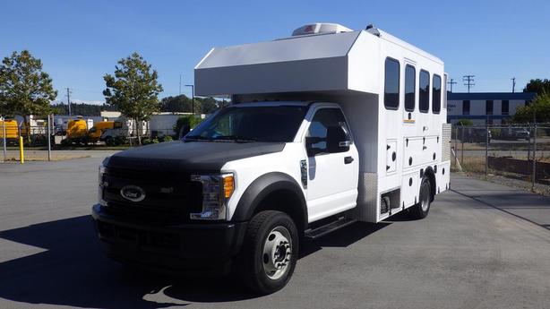 2017 Ford F-550 Service Truck Dually 13 seater Crummy Ex Government 4WD image 4