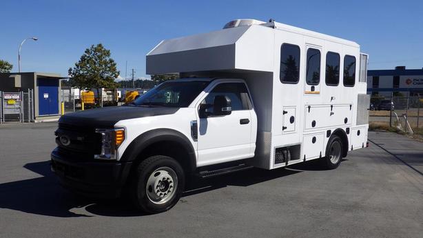 2017 Ford F-550 Service Truck Dually 13 seater Crummy Ex Government 4WD image 5