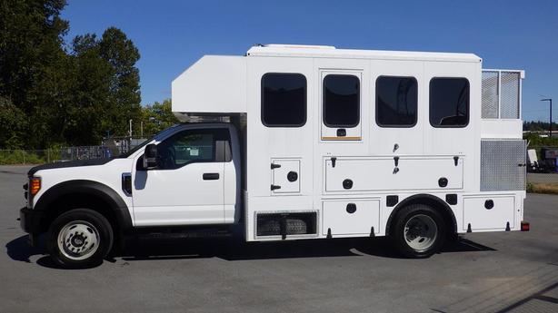 2017 Ford F-550 Service Truck Dually 13 seater Crummy Ex Government 4WD image 6