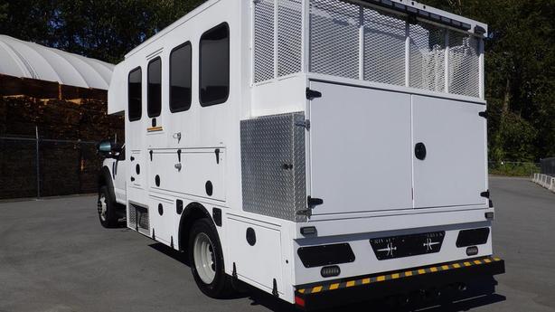 2017 Ford F-550 Service Truck Dually 13 seater Crummy Ex Government 4WD image 7