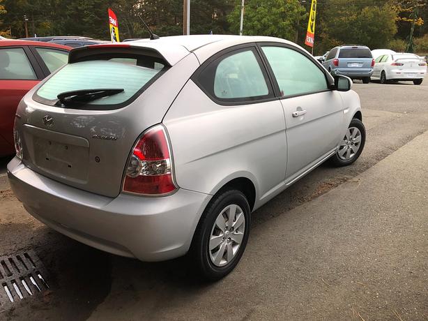 2011 Hyundai Accent low 82k 5spd EZ on gas image 3