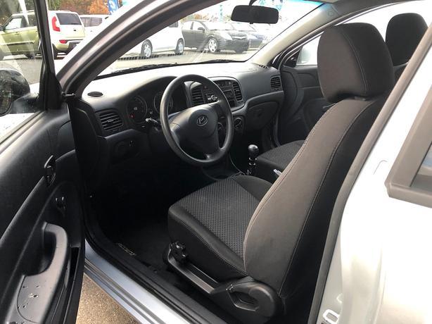 2011 Hyundai Accent low 82k 5spd EZ on gas image 6