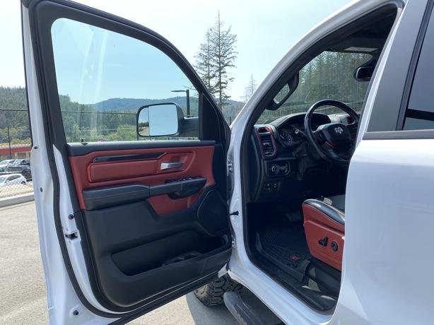 2019 Ram 1500 Rebel 4WD V8-Uconnect 4,Sun Visors,w/Package 25W image 6