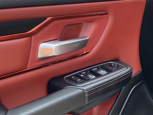 2019 Ram 1500 Rebel 4WD V8-Uconnect 4,Sun Visors,w/Package 25W image 7