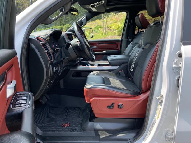 2019 Ram 1500 Rebel 4WD V8-Uconnect 4,Sun Visors,w/Package 25W image 8