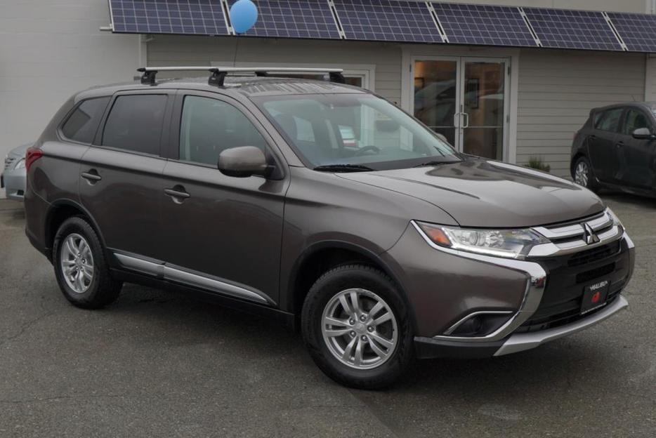 2018 Mitsubishi Outlander ES AWC display photo