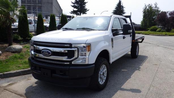 2020 Ford F-350 8 Foot Flat Deck Crew Cab 4WD image 4