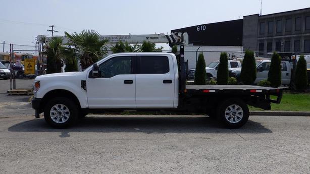2020 Ford F-350 8 Foot Flat Deck Crew Cab 4WD image 6