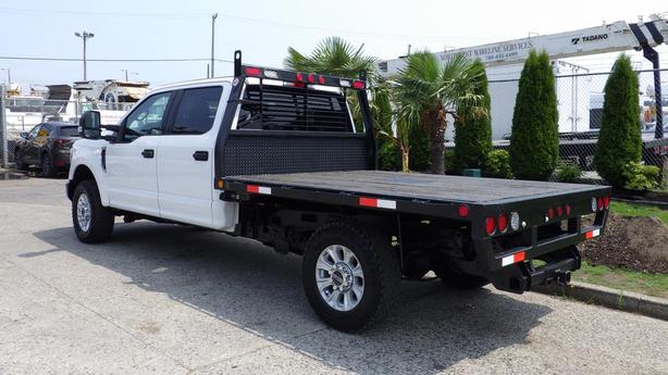 2020 Ford F-350 8 Foot Flat Deck Crew Cab 4WD image 7