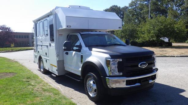 2018 Ford F-550 Service Truck Dually 13 seater Crummy Ex Government 4WD image 1