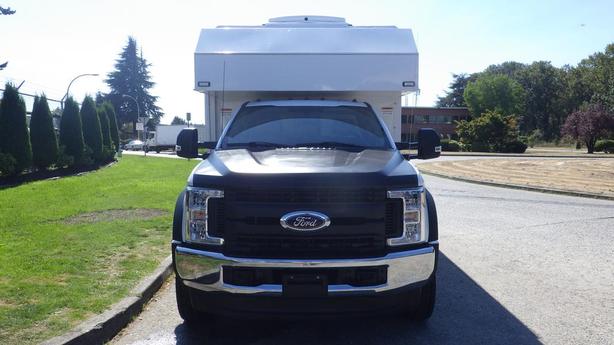 2018 Ford F-550 Service Truck Dually 13 seater Crummy Ex Government 4WD image 3