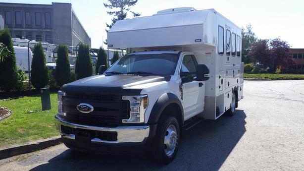 2018 Ford F-550 Service Truck Dually 13 seater Crummy Ex Government 4WD image 4
