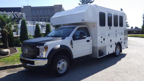 2018 Ford F-550 Service Truck Dually 13 seater Crummy Ex Government 4WD image 5