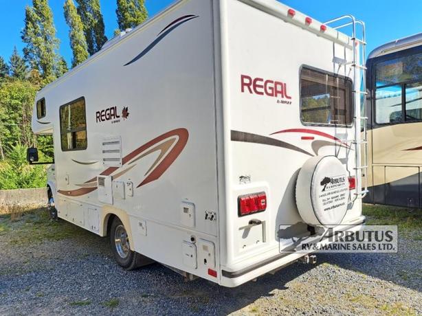 Used 2010 Triple E Regal C22 image 3