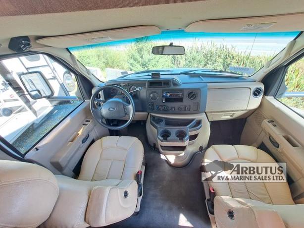 Used 2010 Triple E Regal C22 image 5