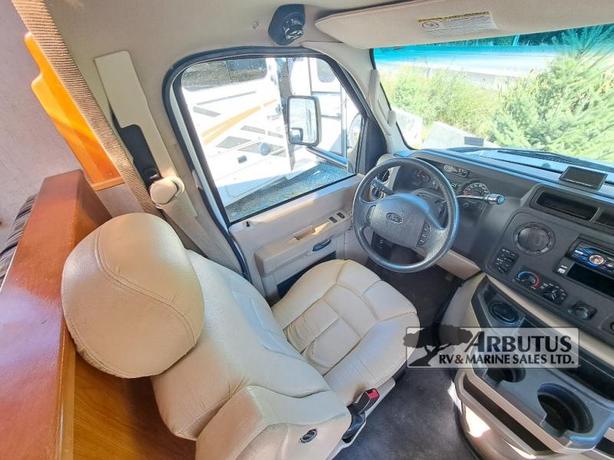 Used 2010 Triple E Regal C22 image 6