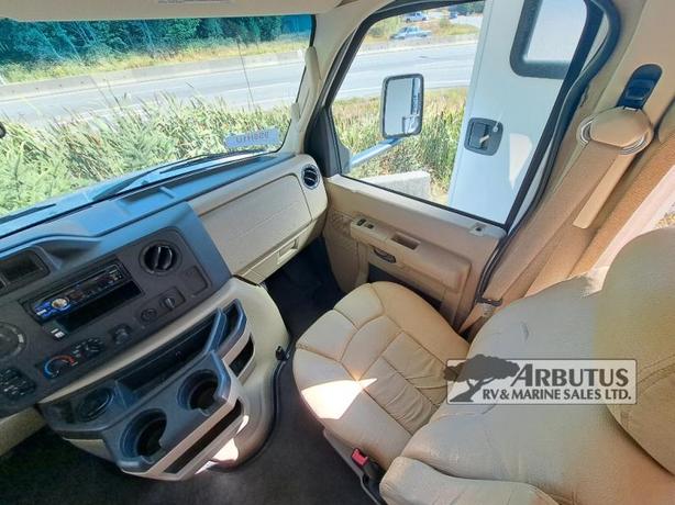 Used 2010 Triple E Regal C22 image 7