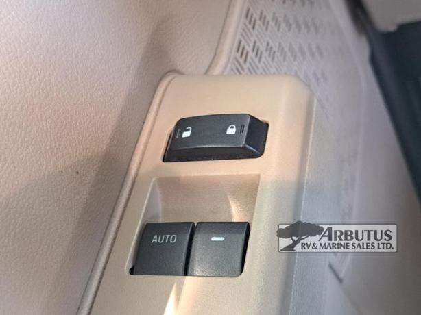 Used 2010 Triple E Regal C22 image 8