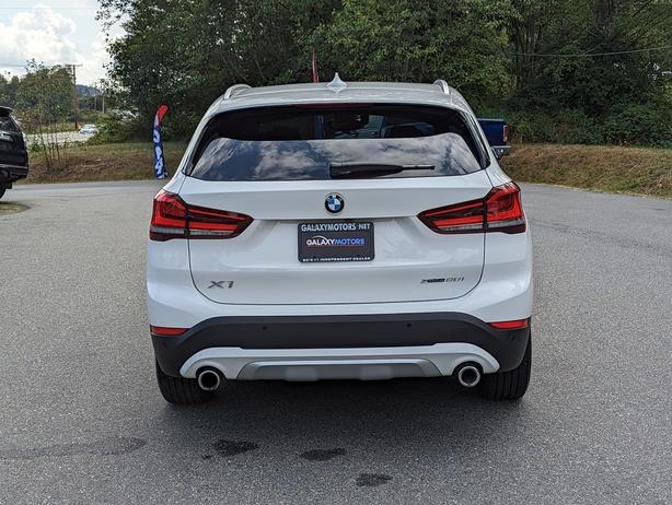2020 BMW X1 xDrive28i - No Accidents, Sunroof, Navigation image 6