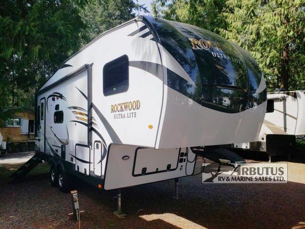 Used 2020 Forest River RV Island Trek Ultra Lite 2441WS image 1