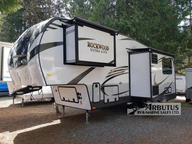 Used 2020 Forest River RV Island Trek Ultra Lite 2441WS image 2