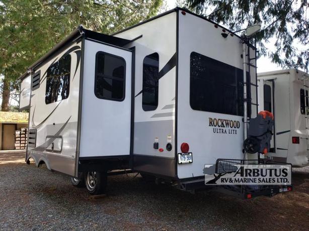 Used 2020 Forest River RV Island Trek Ultra Lite 2441WS image 3