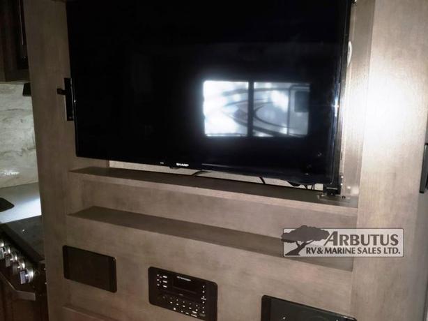 Used 2020 Forest River RV Island Trek Ultra Lite 2441WS image 7