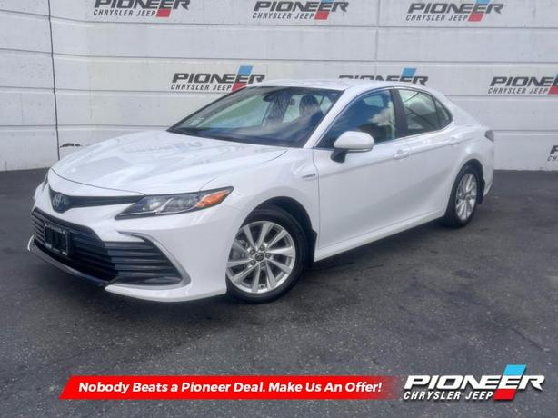 2021 Toyota Camry Hybrid Le image 1