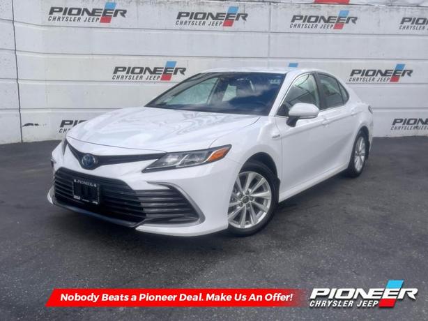 2021 Toyota Camry Hybrid Le image 2