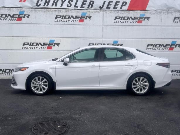 2021 Toyota Camry Hybrid Le image 4