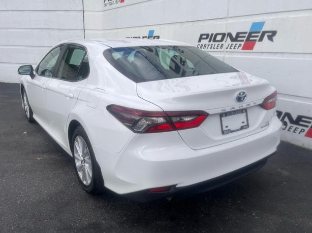 2021 Toyota Camry Hybrid Le image 8