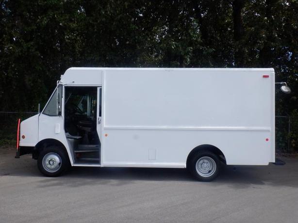 2003 Freightliner MT45 Chassis Cargo Step Van Diesel image 2