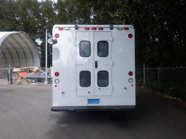 2003 Freightliner MT45 Chassis Cargo Step Van Diesel image 4