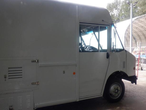 2003 Freightliner MT45 Chassis Cargo Step Van Diesel image 7