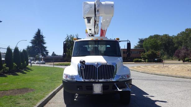 2006 International 4300 DT466 Bucket Truck Air Brakes Dually Diesel image 3