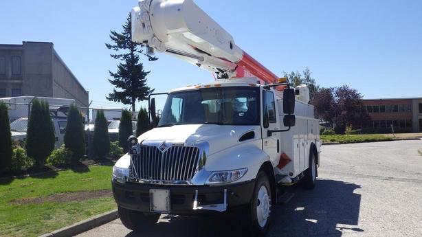 2006 International 4300 DT466 Bucket Truck Air Brakes Dually Diesel image 4