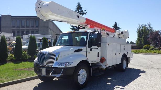2006 International 4300 DT466 Bucket Truck Air Brakes Dually Diesel image 5