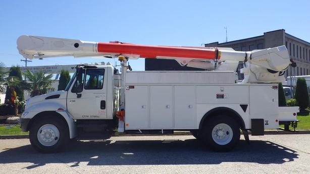 2006 International 4300 DT466 Bucket Truck Air Brakes Dually Diesel image 6