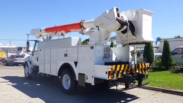 2006 International 4300 DT466 Bucket Truck Air Brakes Dually Diesel image 7