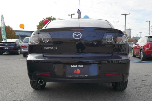 2009 Mazda3 4dr Sdn Man GT image 3