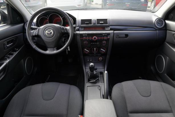 2009 Mazda3 4dr Sdn Man GT image 4