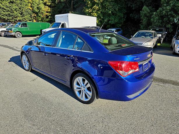 2012 Chevrolet Cruze LT w/2LT image 3