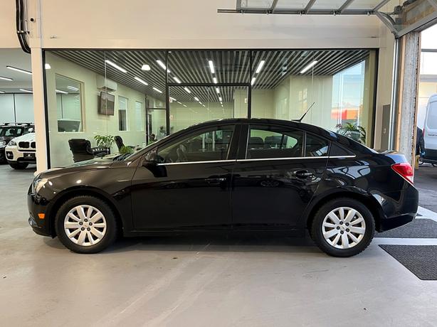 2011 Chevrolet Cruze LT, 1 Owner, Local Island, LOW KM! image 3