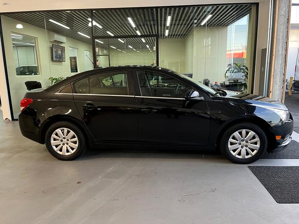 2011 Chevrolet Cruze LT, 1 Owner, Local Island, LOW KM! image 4