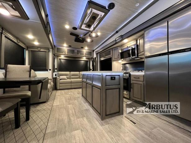 Used 2022 Keystone RV Montana 3121RL image 8