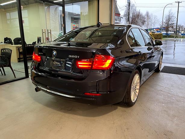 2015 BMW 320i xDrive AWD, $0 Claim, Local Victoria, LOW KM! image 5
