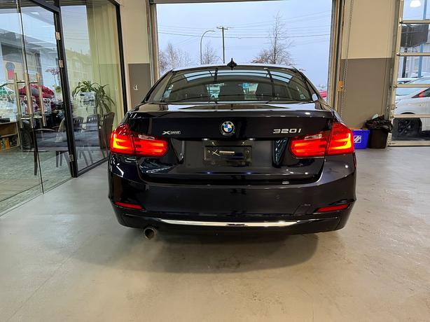 2015 BMW 320i xDrive AWD, $0 Claim, Local Victoria, LOW KM! image 6