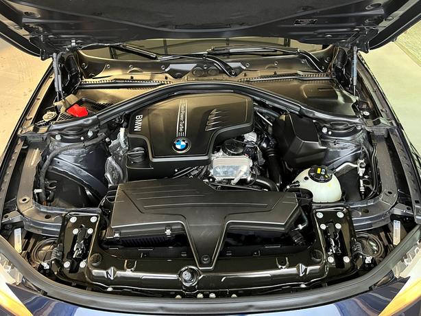 2015 BMW 320i xDrive AWD, $0 Claim, Local Victoria, LOW KM! image 7